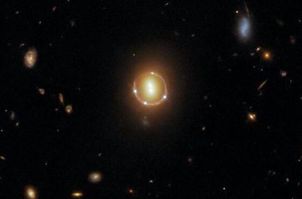 تصویری خیره‌کننده از «حلقه انیشتین» توسط تلسکوپ هابل ثبت شد