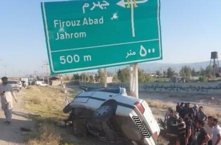 تصادف مرگبار پژو با تابلوی راهنمایی در شیراز