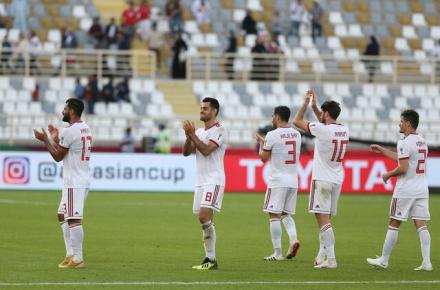 پخش زنده دیدار پایانی تیم فوتبال ایران در مرحله اول جام آسیا/ تقابل ایران با عراق در زمین فوتبال