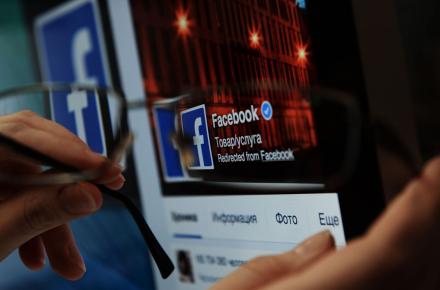 سرپرست وزارت مخابرات افغانستان: فیسبوک مسدود می‌شود؛ جوانان نباید سرگرم شبکه‌های اجتماعی باشند