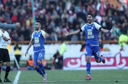 مدافع تیم فوتبال استقلال با پرسپولیس مذاکره کرد