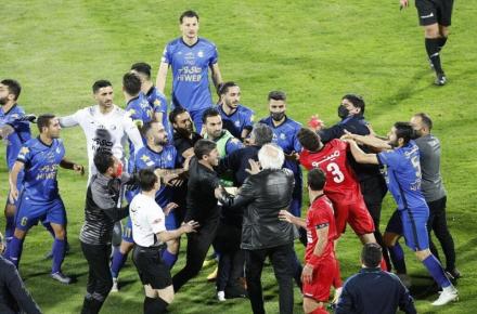 بلایی که مشت غلامپور بر سر چشم بازیکن پرسپولیس آورد