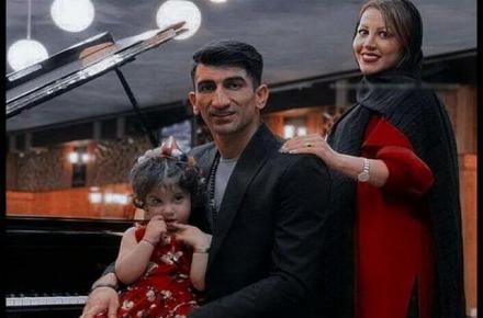 تصویری از همسر علیرضا بیرانوند با دامن پلنگی در اروپا