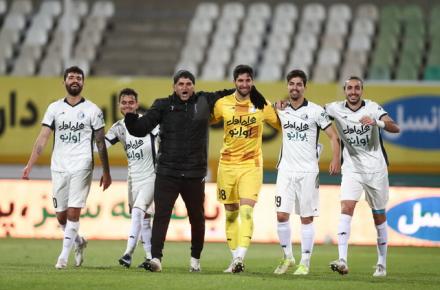 دستان جادویی این پسر منجی استقلال شد