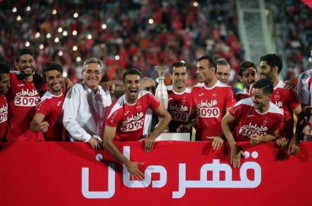 اعتراض هواداران پرسپولیس؛ استقلال سه بازیکن خارجی میخرد اما پرسپولیس نمیتواند خرج کند؟!