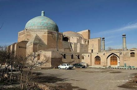 مسجد جامع عتیق، مسجدی که روی آتشکده بناشده است