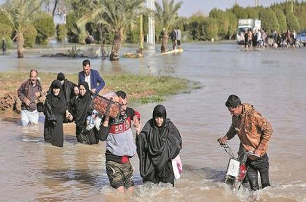 تلفن‌های همگانی GSM رایگان در اردوگاه‌های اسکان سیل زدگان استان خوزستان نصب شد