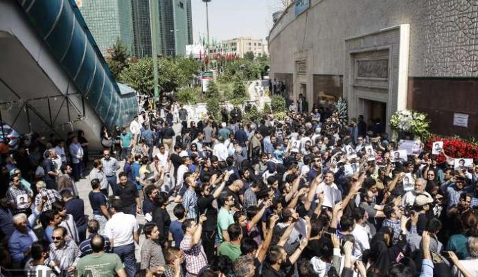 تصاویر مراسم یادبود "حبیب محبیان" در مسجد جامع شهرک غرب