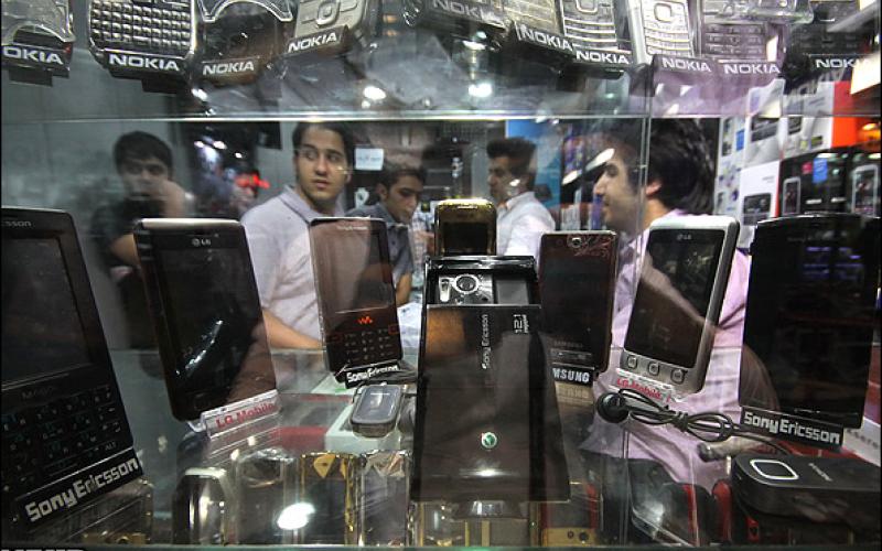 تاثیر نوسانات نرخ ارز بر بازار گوشی تلفن همراه 