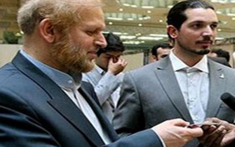 جواب پسر معاون مطبوعاتی احمدی نژاد به حواشی مهناز افشار و دخترش