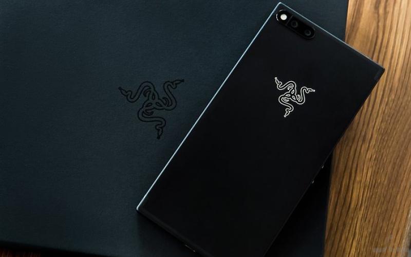 Razer Phone در فروشگاه های آنلاین و حضوری مایکروسافت 