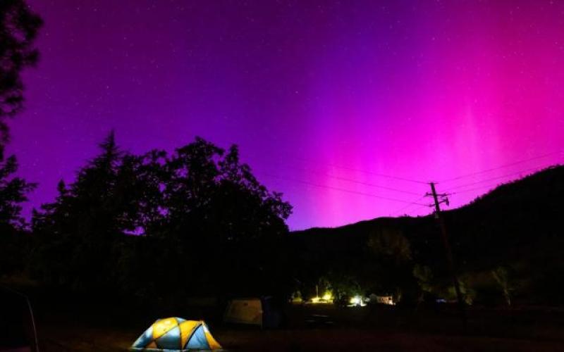 طوفان خورشیدی آسمان سراسر جهان را رنگارنگ کرد! +تصاویر