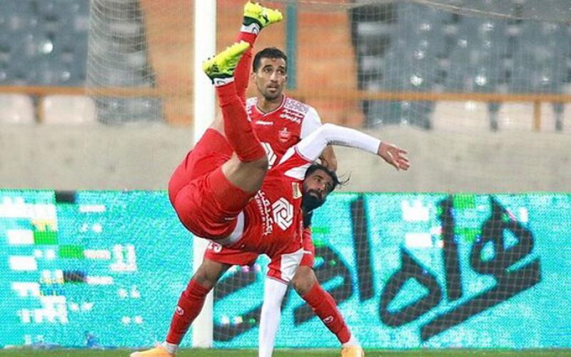 به نفع پرسپولیس پنالتی گرفتند