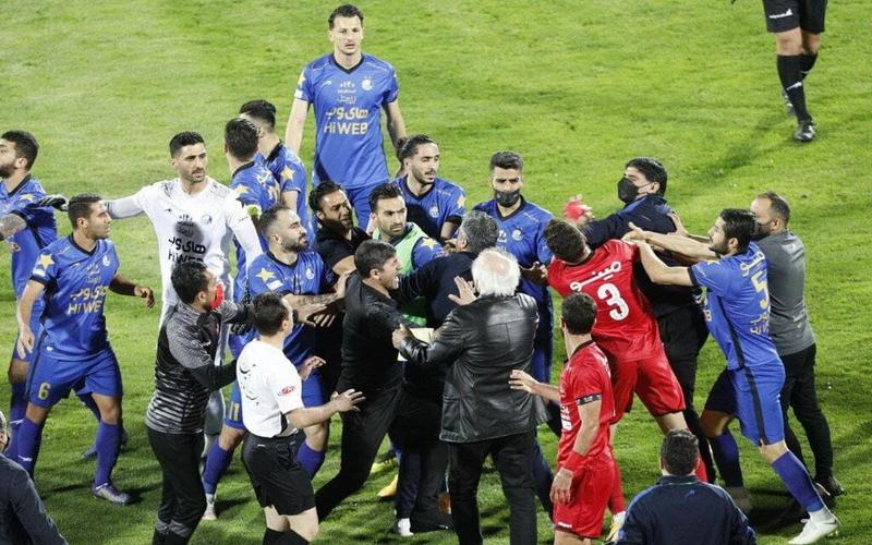 بلایی که مشت غلامپور بر سر چشم بازیکن پرسپولیس آورد