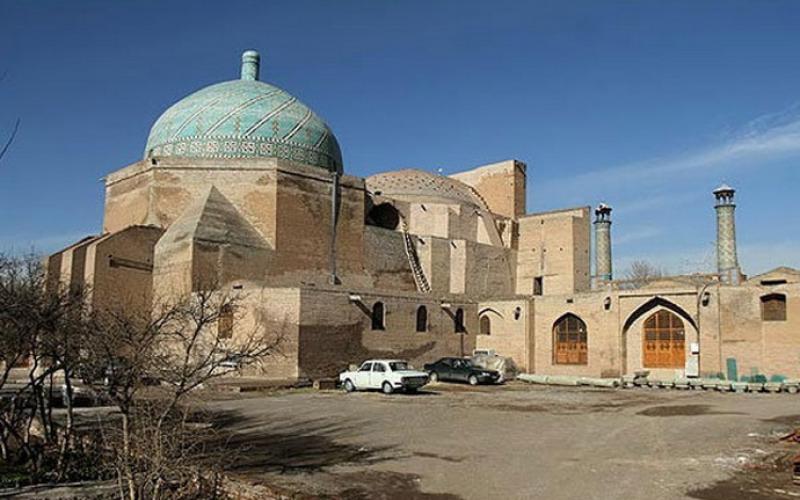 مسجد جامع عتیق، مسجدی که روی آتشکده بناشده است