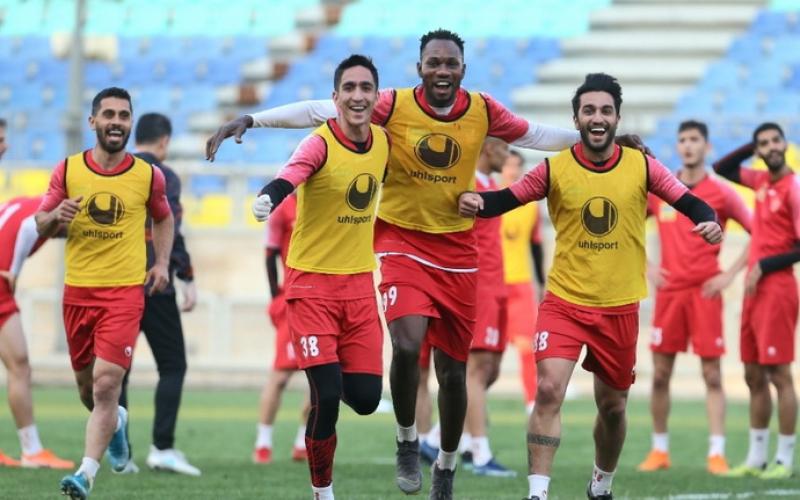 مهاجم پرسپولیس پولش را گرفت و رفت!