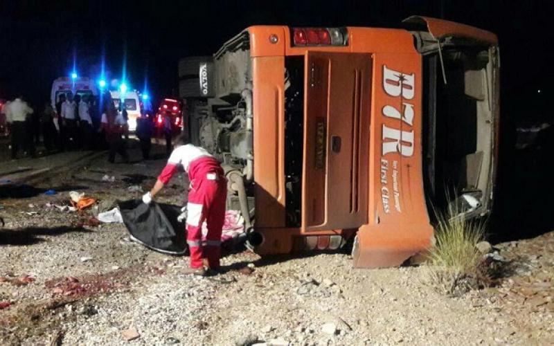 جاده داراب استاندارد نیست؛ اتوبوس دختران سومین حادثه در یکسال بود