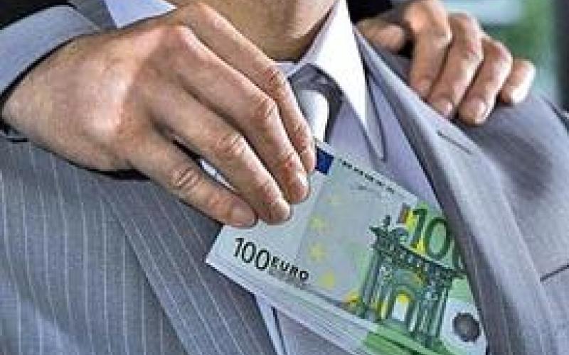 اختلاس 11 میلیارد تومانی برای ازدواج با پسر مورد علاقه!